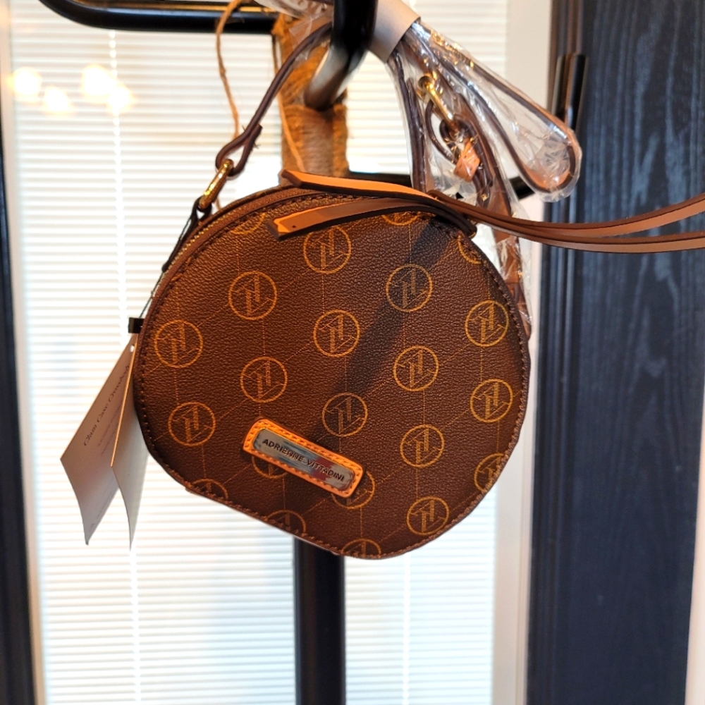 Clam Case Crossbody purse